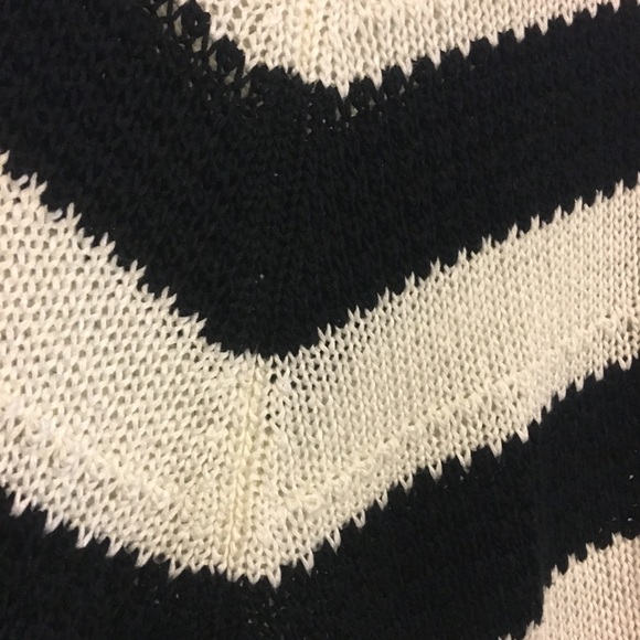 RD Style Black and White Knit sweater - Picture 4 of 8